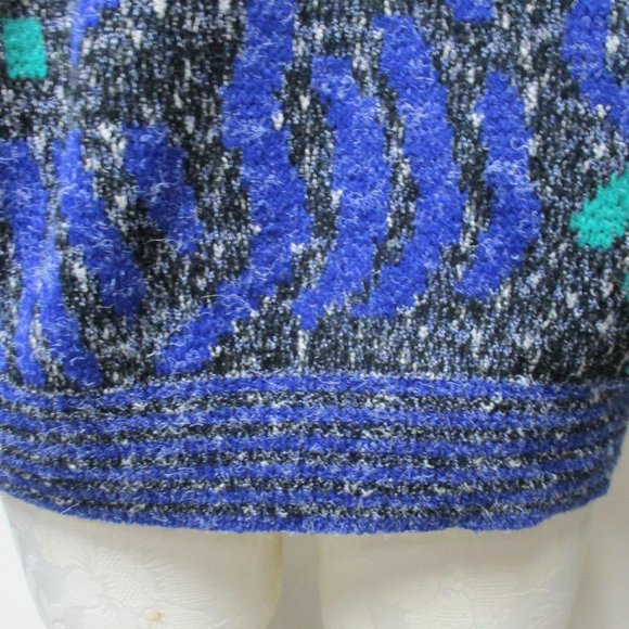 Men's Blue and Green Patterned Crewneck Sweater - Picture 11 of 12